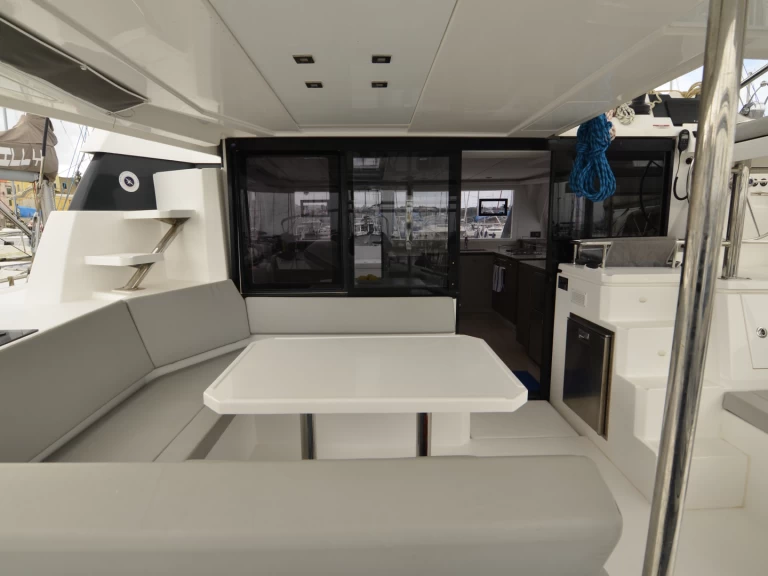 Catamaran hire in Procida - Leopard Catamarans / Robertson & Caine Leopard 42 - 4 cab.