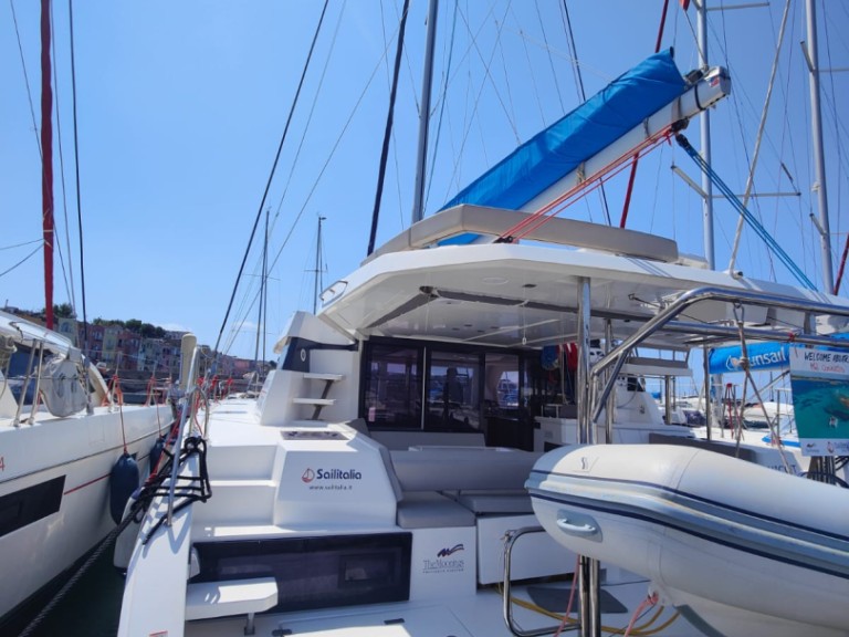 Yacht charter Procida - Leopard Catamarans / Robertson & Caine Leopard 42 - 4 cab. on SamBoat