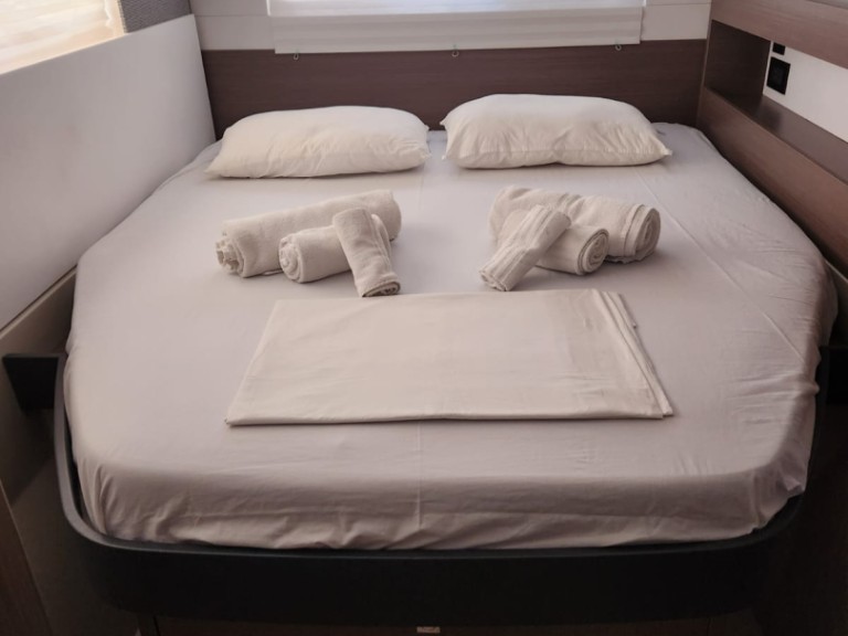 Yacht charter Cannigione - Leopard Catamarans / Robertson & Caine Leopard 45 on SamBoat