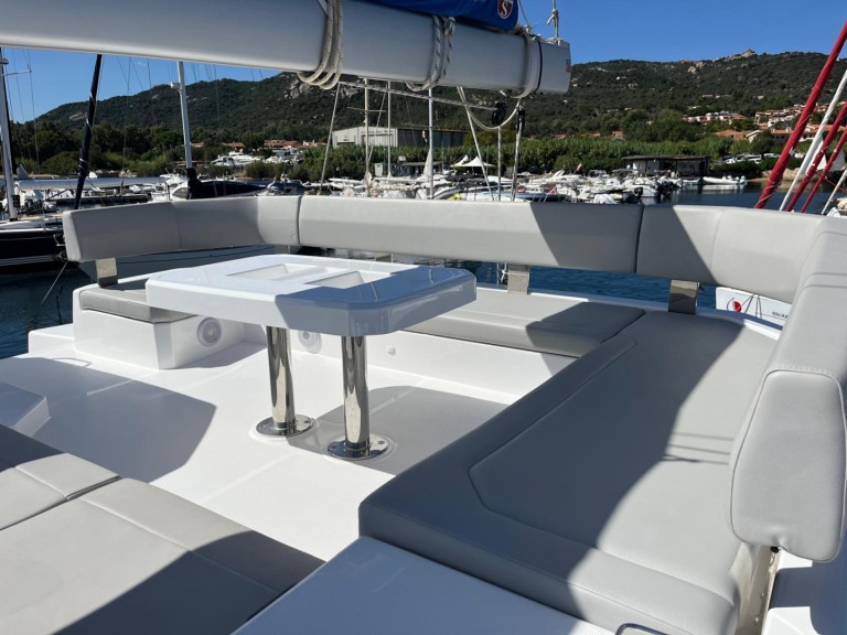 Yacht hire Cannigione cheap Leopard 45