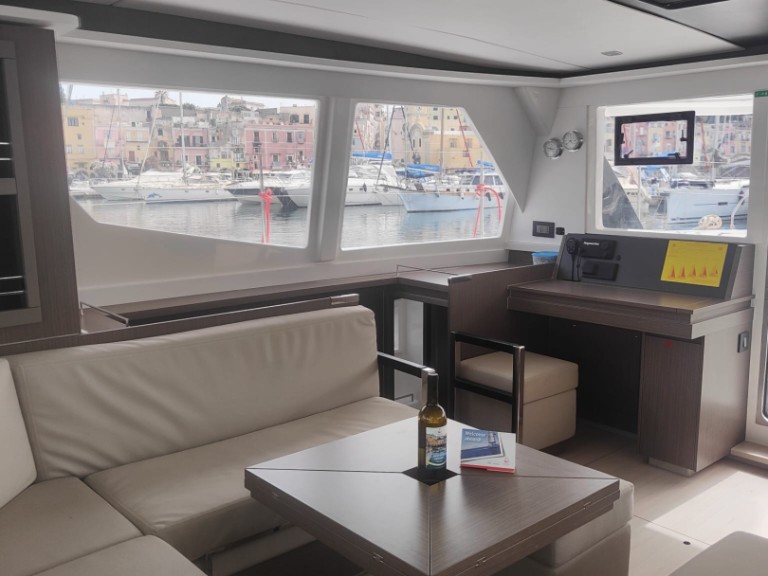 Yacht charter Procida - Leopard Catamarans / Robertson & Caine Leopard 45 on SamBoat