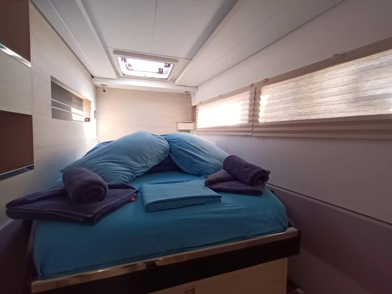 Yacht charter Furnari - Leopard Catamarans / Robertson & Caine Leopard 45 on SamBoat