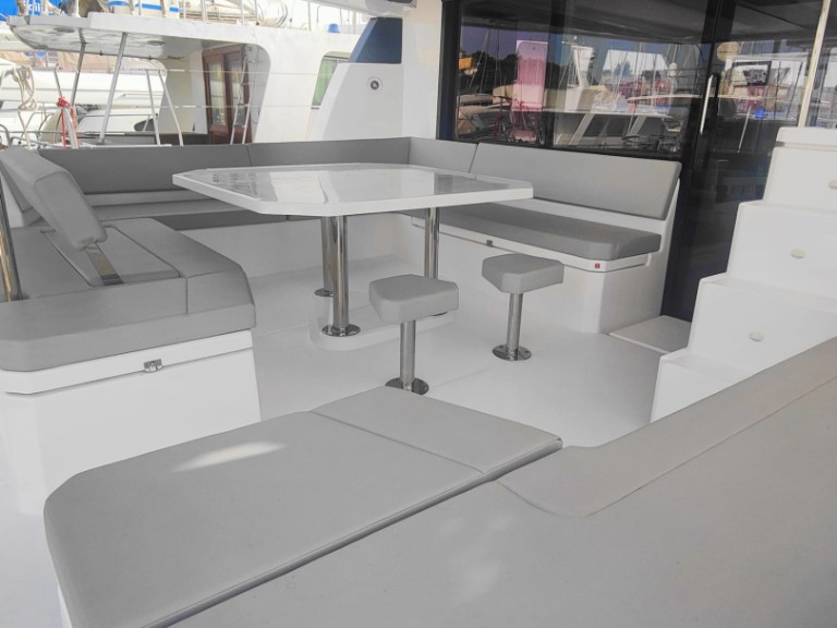 Yacht charter Procida - Leopard Catamarans / Robertson & Caine Leopard 50 - 5 + 1 cab on SamBoat