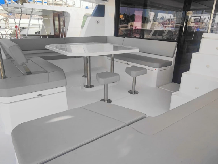 Yacht charter Procida - Leopard Catamarans / Robertson & Caine Leopard 50 - 5 + 1 cab on SamBoat