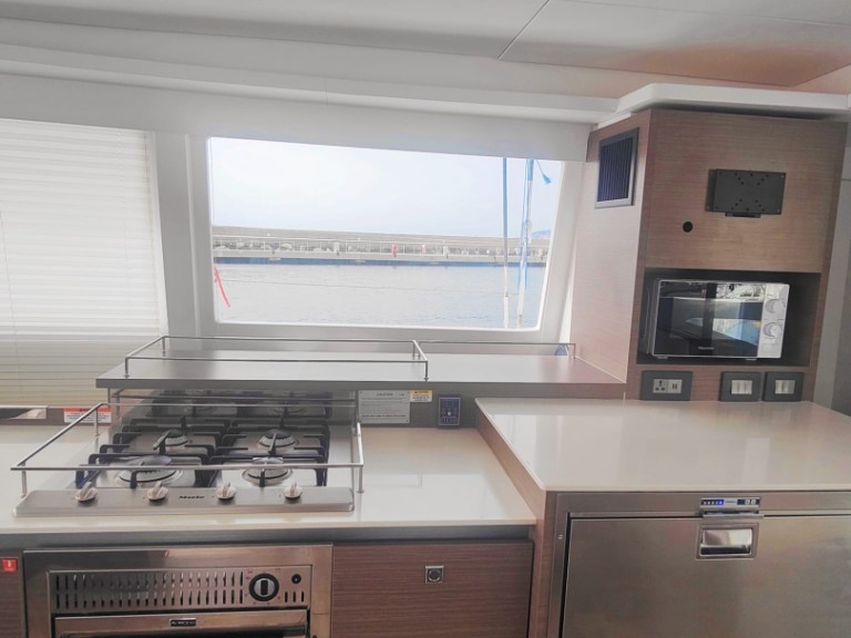 Hire a Leopard Catamarans / Robertson & Caine Leopard 50 - 5 + 1 cab Procida