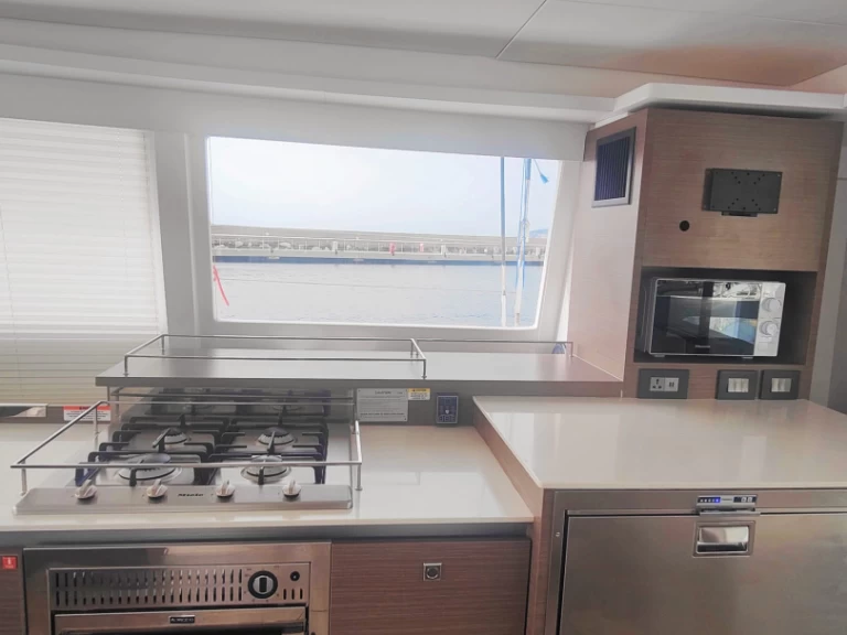 Hire a Leopard Catamarans / Robertson & Caine Leopard 50 - 5 + 1 cab Procida