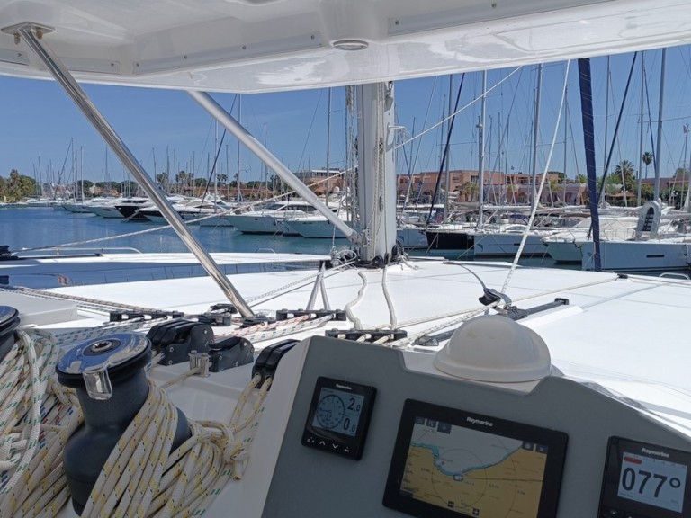 Hire Catamaran Leopard Catamarans / Robertson & Caine with a boat licence