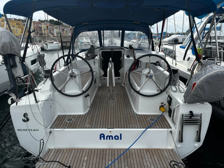 Sailboat to hire Procida at the best price