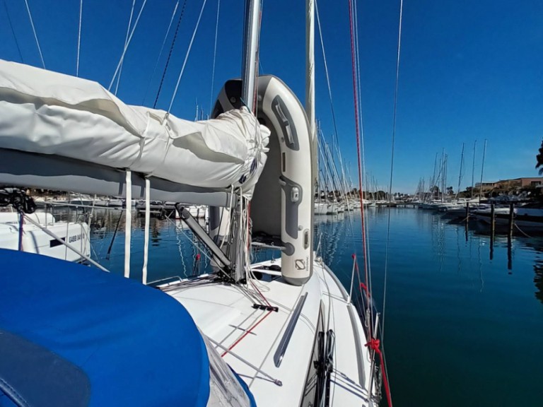 Hire a Bénéteau Oceanis 30.1 Furnari