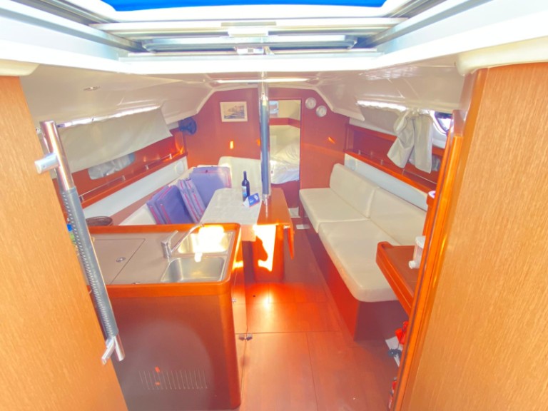 Hire Sailboat Bénéteau with a boat licence