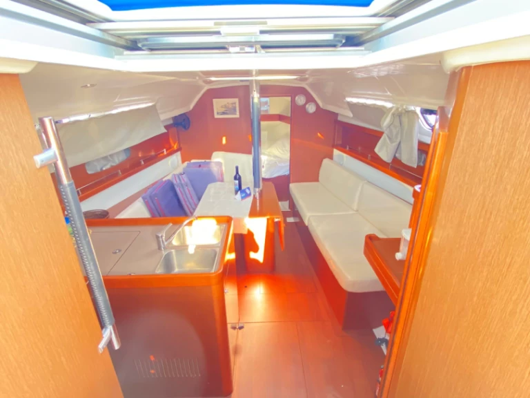 Hire Sailboat Bénéteau with a boat licence