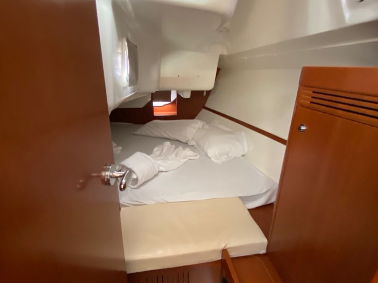 Sailboat to hire Procida at the best price