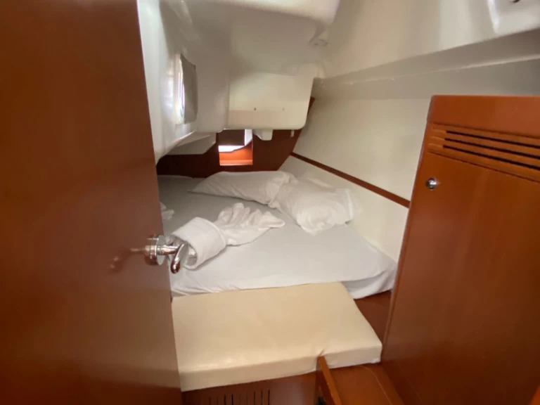 Sailboat to hire Procida at the best price