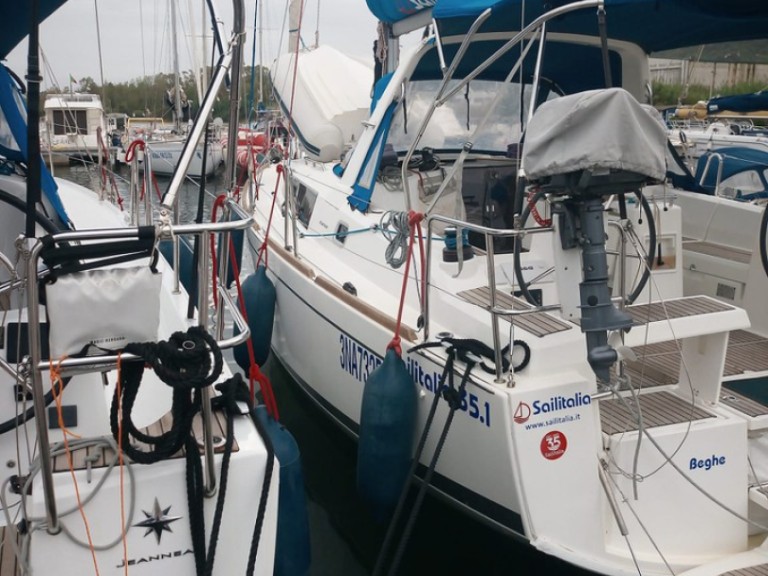 Yacht hire Cannigione cheap Oceanis 35.1
