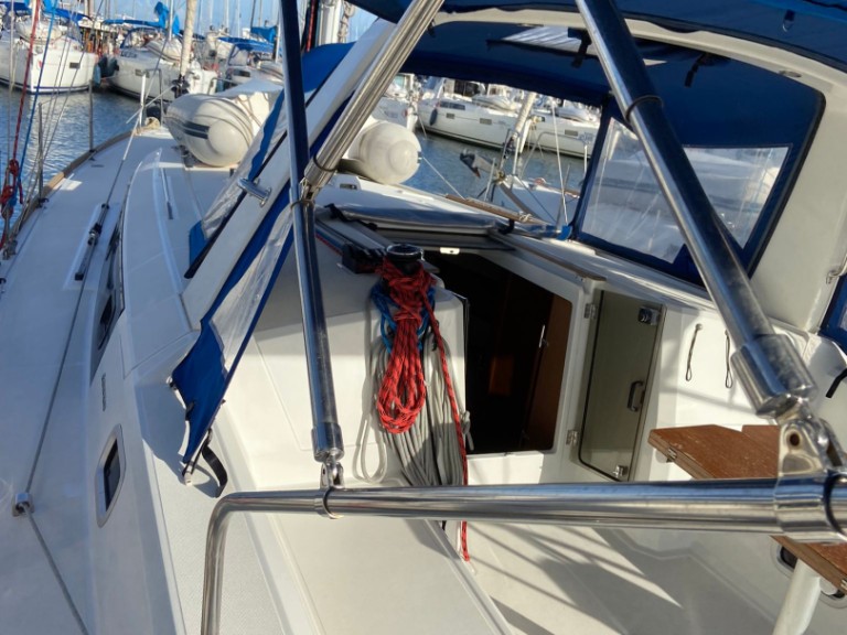 Sailboat hire in Procida - Bénéteau Oceanis 38