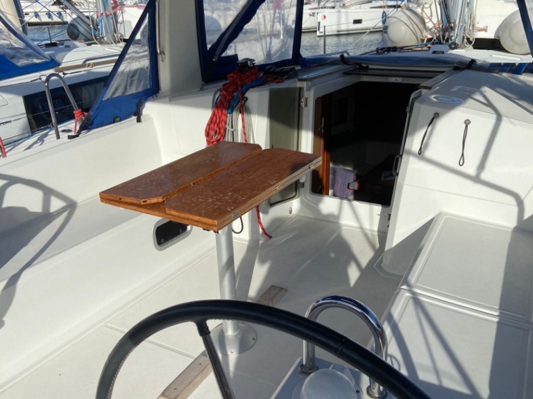 Charter a Bénéteau Oceanis 38 in Procida on Samboat