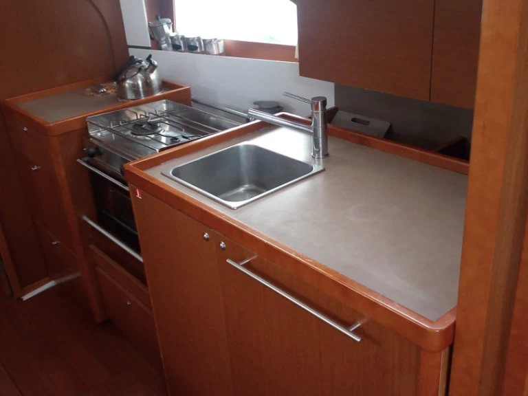 Charter a Bénéteau Oceanis 38 in Cannigione on Samboat