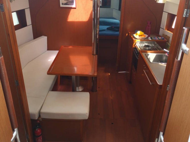 Yacht hire Furnari cheap Oceanis 38