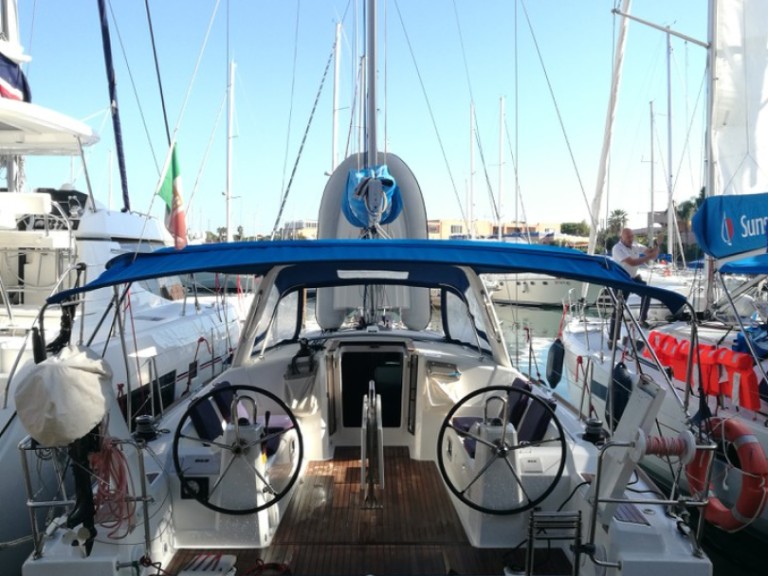 Sailboat hire in Furnari - Bénéteau Oceanis 38.1