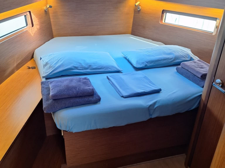 Sailboat to hire Furnari at the best price