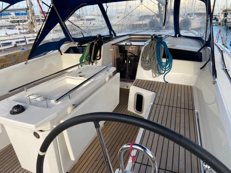 Sailboat hire in Procida - Bénéteau Oceanis 40.1