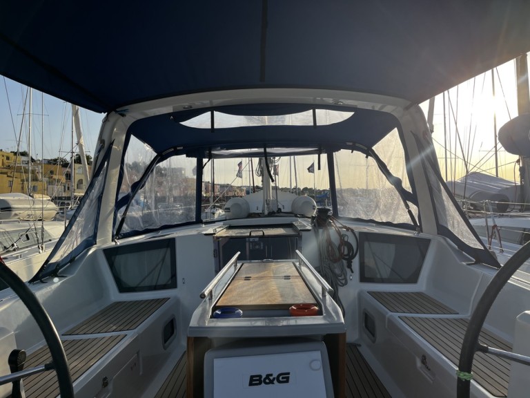 Hire a Bénéteau Oceanis 41.1 Cannigione