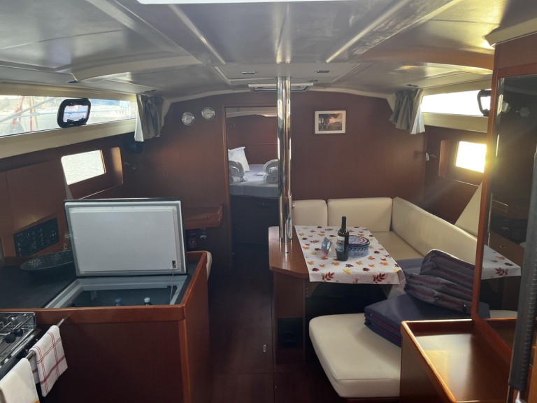 Yacht hire Cannigione cheap Oceanis 41.1