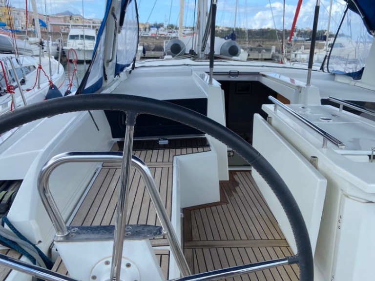 Sailboat hire in Procida - Bénéteau Oceanis 46.1