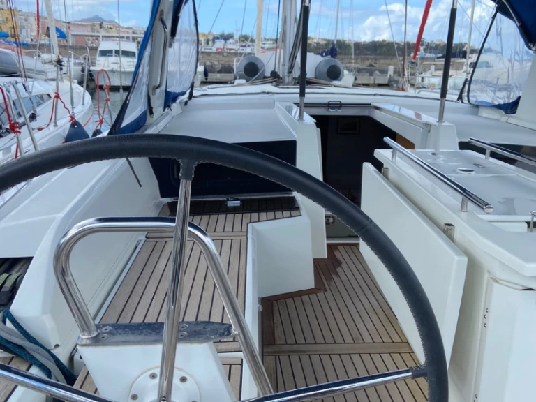 Sailboat hire in Procida - Bénéteau Oceanis 46.1