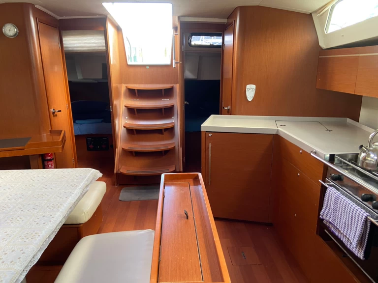 Hire Sailboat with or without skipper Bénéteau Procida