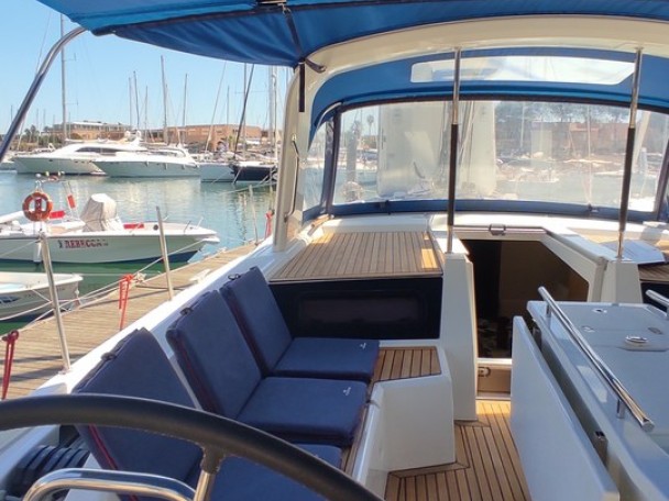 Sailboat hire in Furnari - Bénéteau Oceanis 46.1