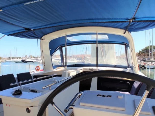 Charter a Bénéteau Oceanis 46.1 in Furnari on Samboat