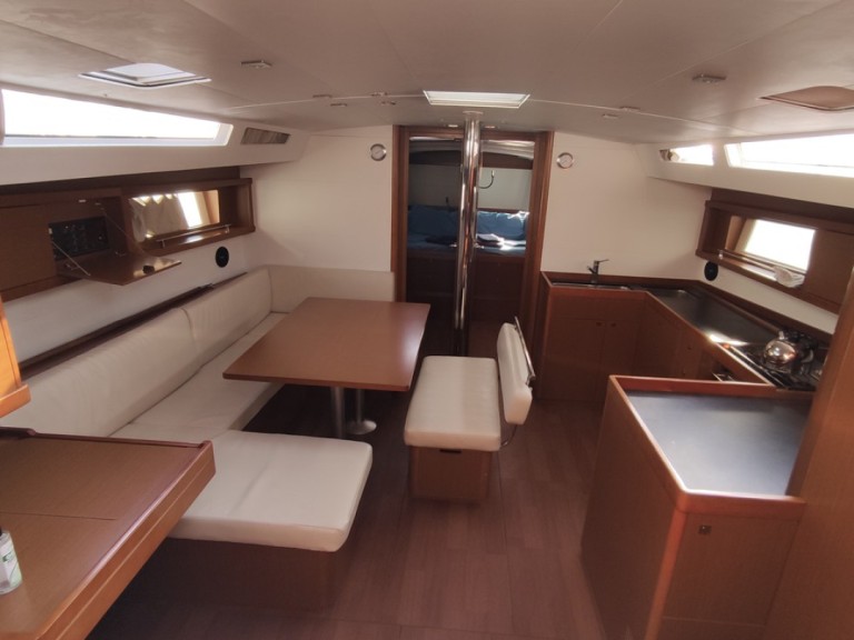 Charter a Bénéteau Oceanis 48 in Furnari on Samboat