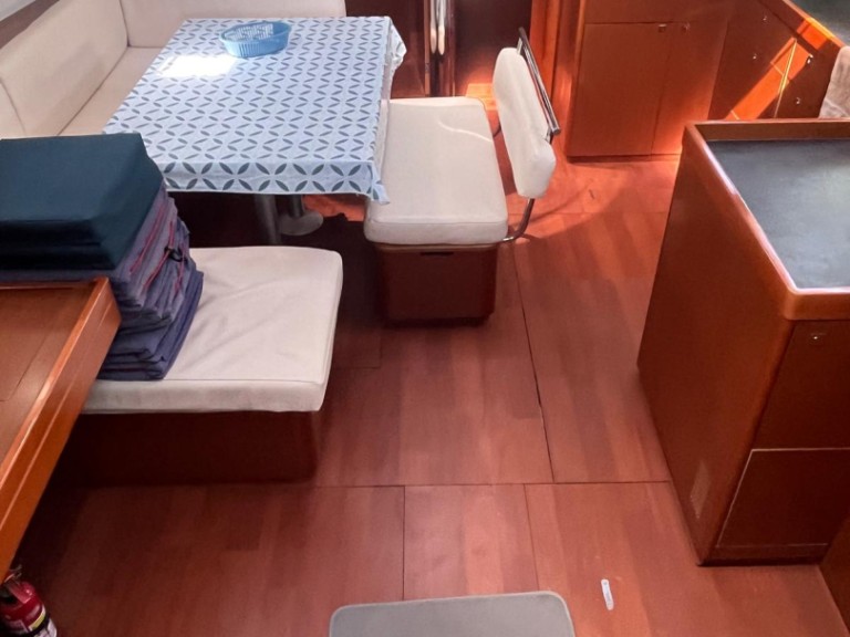 Hire Sailboat Bénéteau with a boat licence