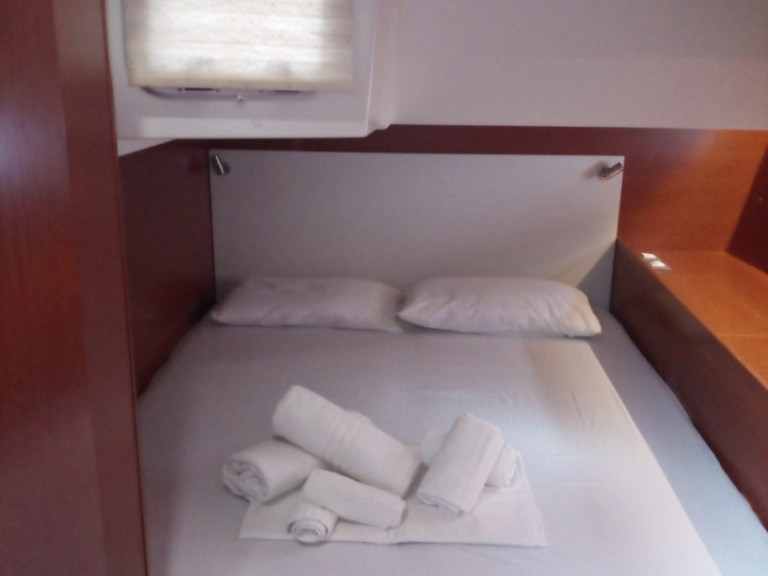 Sailboat hire in Cannigione - Bénéteau Oceanis 51.1