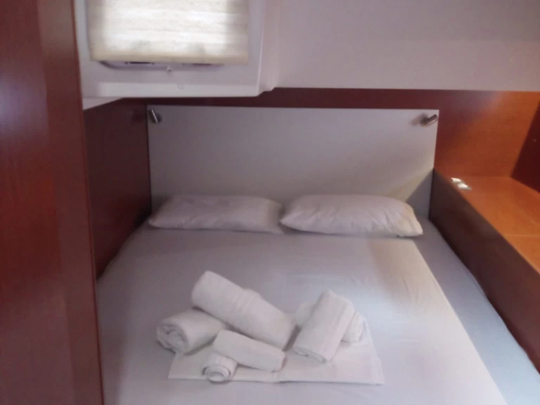 Sailboat hire in Cannigione - Bénéteau Oceanis 51.1