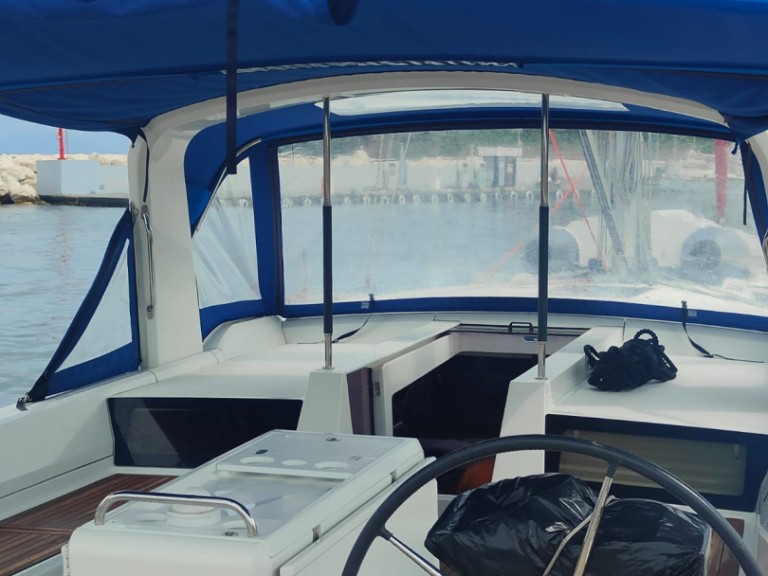 Hire Sailboat Bénéteau with a boat licence