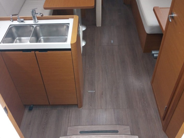 Charter a Jeanneau Sun Odyssey 380 in Cannigione on Samboat