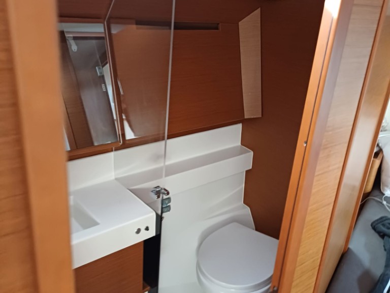 Sailboat to hire Procida at the best price