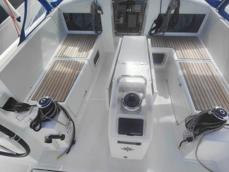Hire a Jeanneau Sun Odyssey 440 Procida