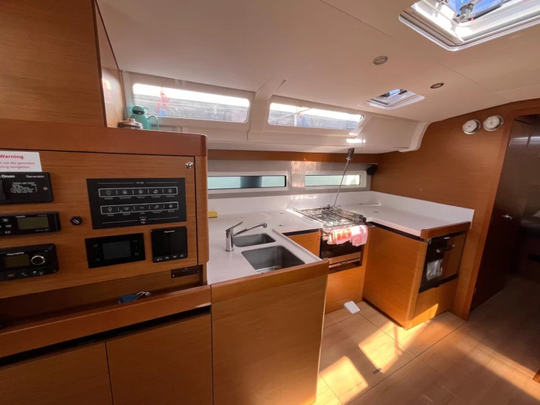 Yacht charter Cannigione - Jeanneau Sun Odyssey 490 on SamBoat