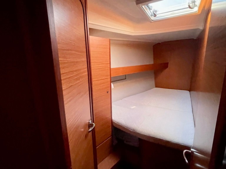 Sailboat to hire Alicante at the best price