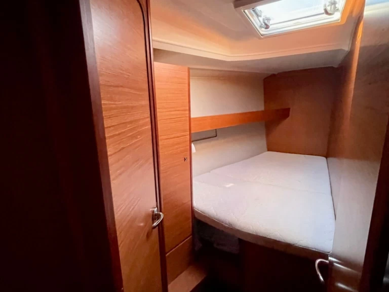 Sailboat to hire Alicante at the best price