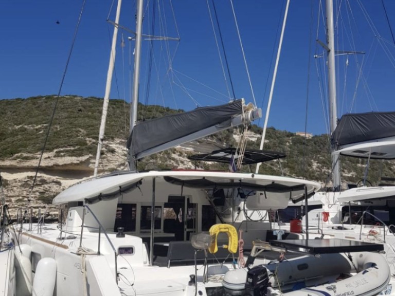 Catamaran to hire Figari at the best price