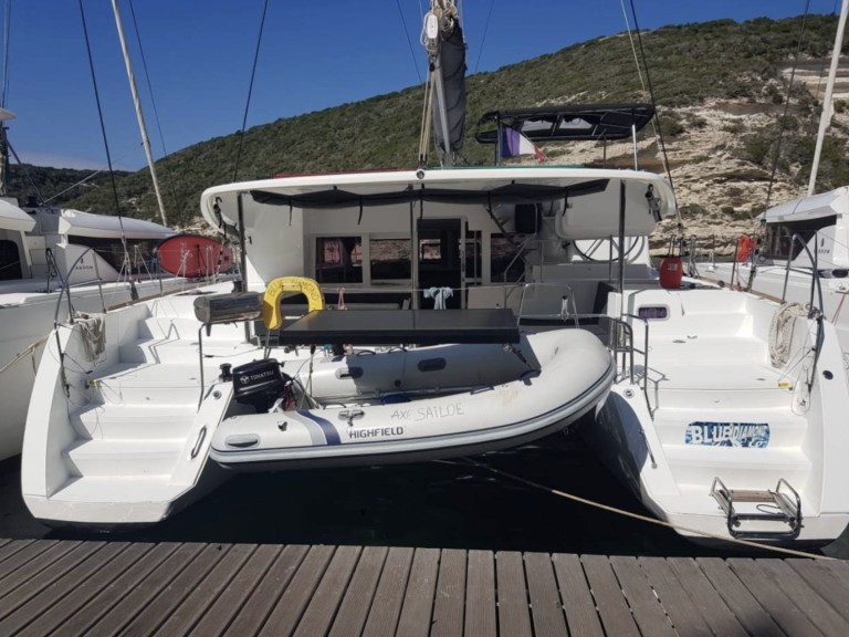 Yacht charter Figari - Lagoon LAGOON 450 S  on SamBoat