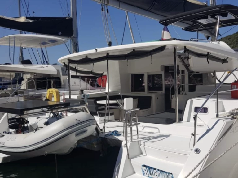 Yacht hire Figari cheap LAGOON 450 S 