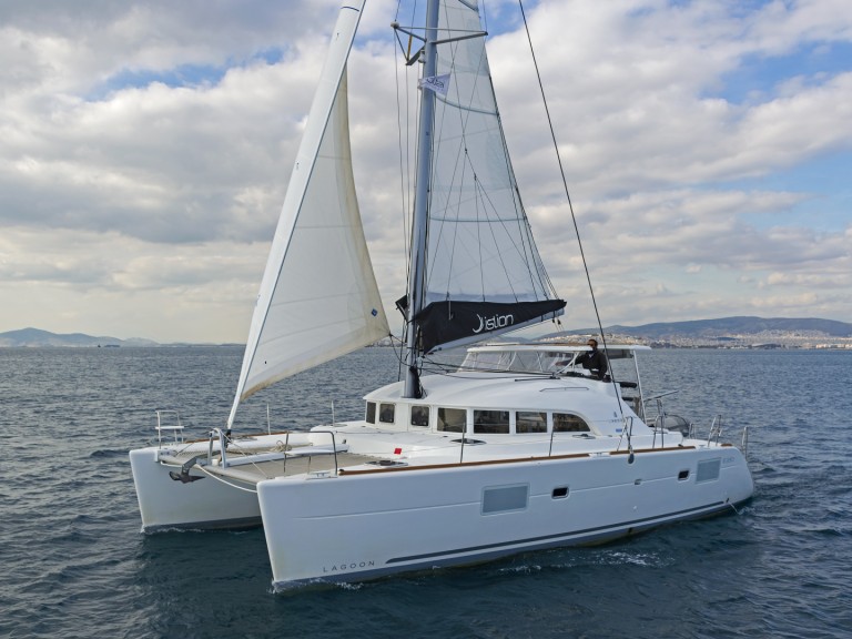 Hire a Lagoon Lagoon 38 Hyères