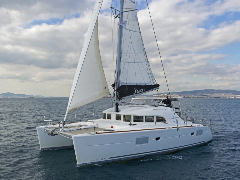 Hire a Lagoon Lagoon 38 Hyères