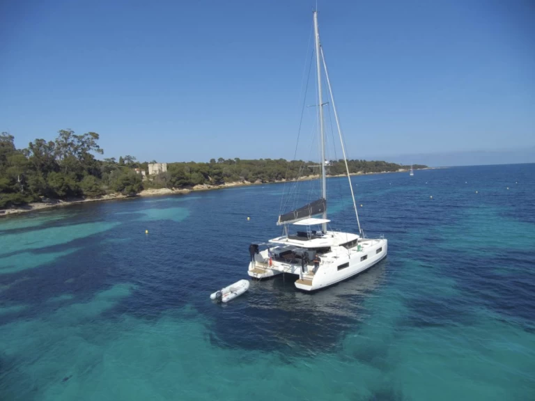Charter a Lagoon Lagoon 46 in Figari on Samboat