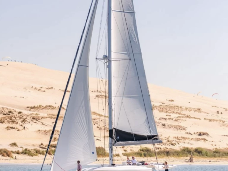Hire Catamaran Lagoon with a boat licence